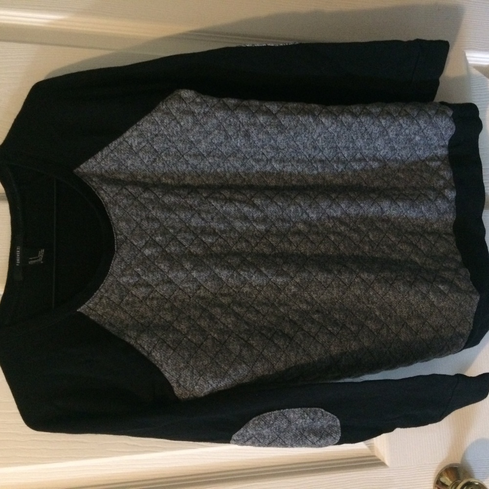 Black/Gray Long Sleeved Pullover Sweater